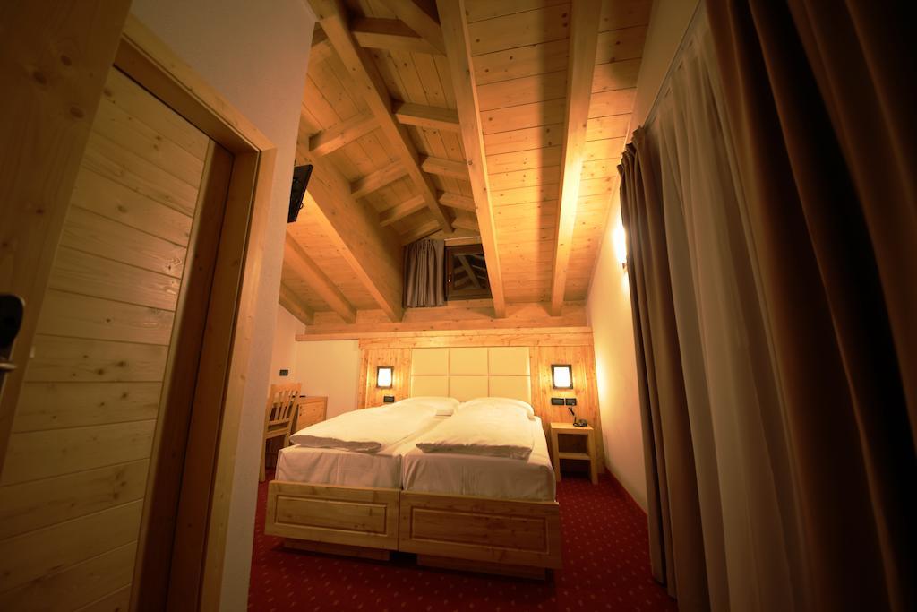 Hotel Garni My Ledro ピエーヴェ・ディ・レードロ 部屋 写真
